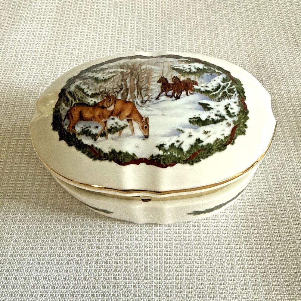 Vintage 1986 Melodies of Christmas Music Jewelry Trinket Box - Works!